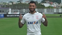 It's real! Kazim esbanja carisma em apresentação no Corinthians