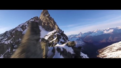 Cette belle promenade vertigineuse sur les montagnes va beaucoup vous distraire