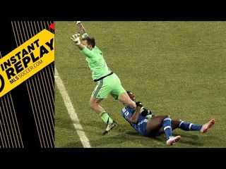 Instant Replay: Another look at that Drogba leg grab