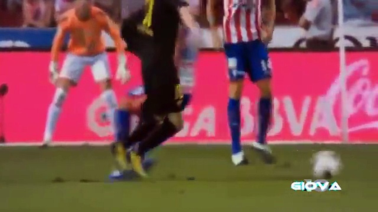 Messi Vs Ronaldinho - The Amazing Panna Show NEW  HD