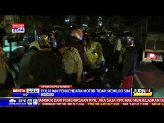 Descargar video: Puluhan Pengendara Motor Terjaring Razia karena Tak Punya SIM