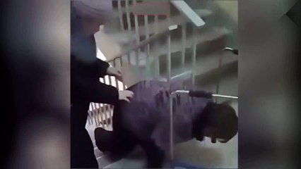 "Русский Мир" и Здоровье - В Уфе пожилая пациентка на коленях ползла в рентген-кабинет на 5(!!!) этаж!!!