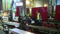 مطعم في وسط مدريد يقدم وجبات مجانية للمشردين