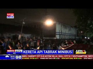 Kereta Api Tabrak Minibus Pengangkut Ganja