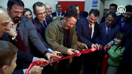 Cem Yılmaz laboratuvar açılışında esprileriyle güldürdü