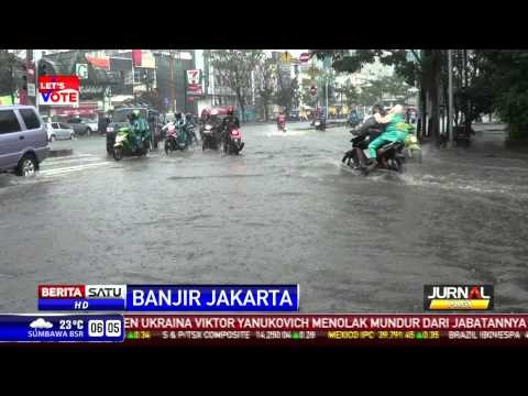 Akibat Banjir, Kendaraan Melawan Arah dan Macet
