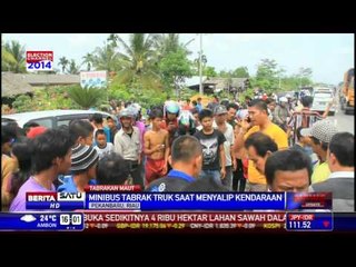 Tabrakan Bus dan Minibus Menewaskan 3 Orang