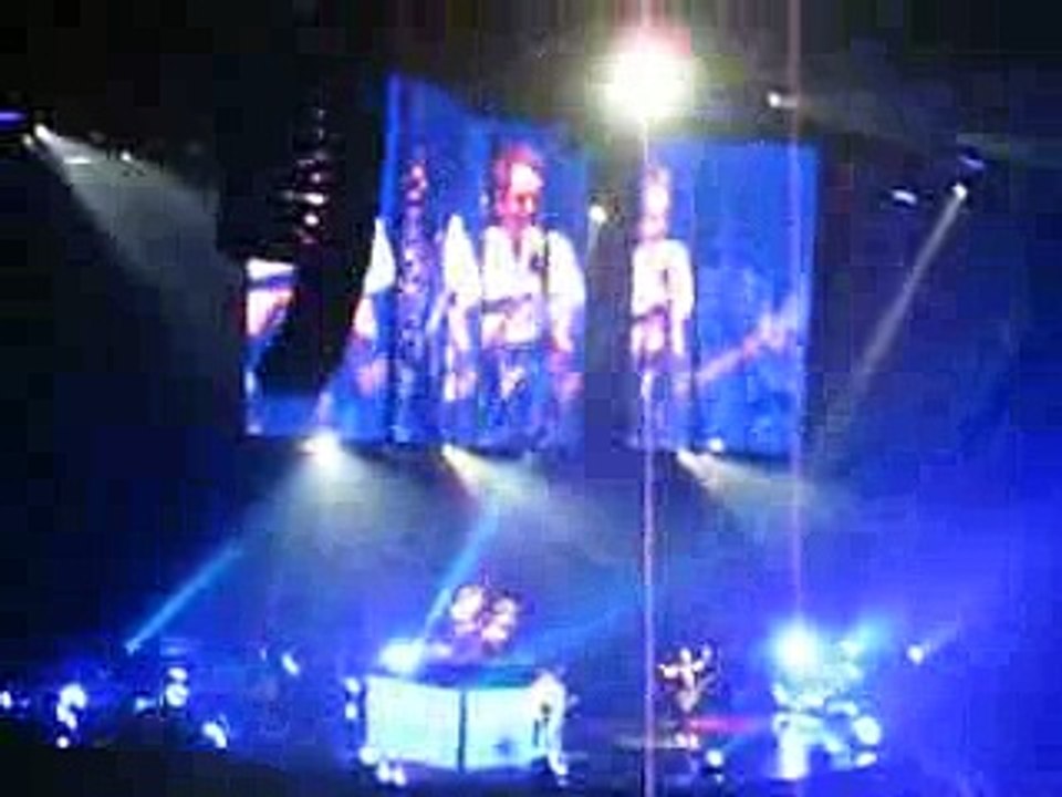 Muse - Guiding Light - Lisbon Pavilhão Atlântic...