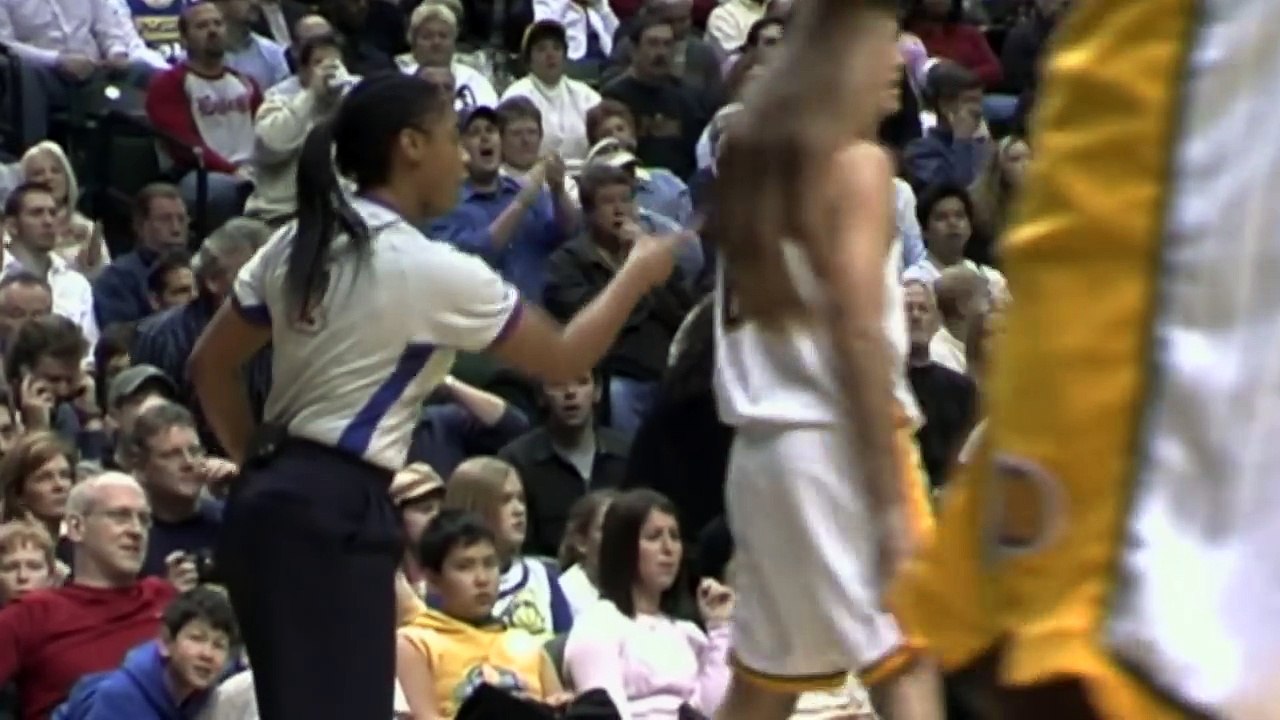 Lakers Honor Pioneer Referee Violet Palmer _ 01.03.17-9UkHf0j-tUE