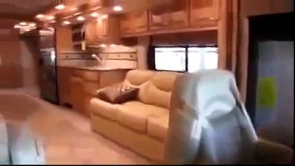 هذا الباص أفضل من معظم بيوت الناس .. لن تصدق القصر الذي بالداخل .. يا إلهي أريد أن أجربه !!