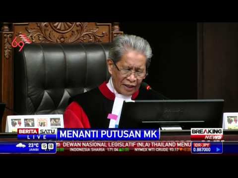 Breaking News #4: Hakim Patrialis dan Alim Bacakan Putusan Sidang