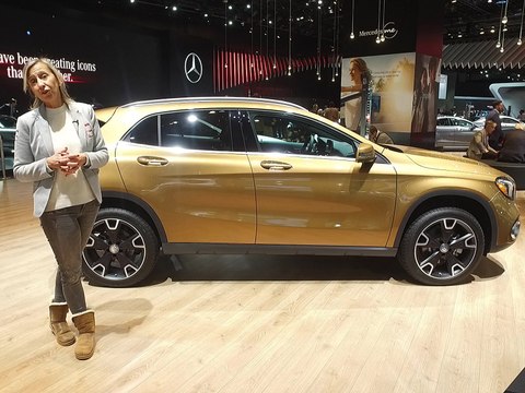 A bord de la Mercedes GLA au Salon de Détroit 2017