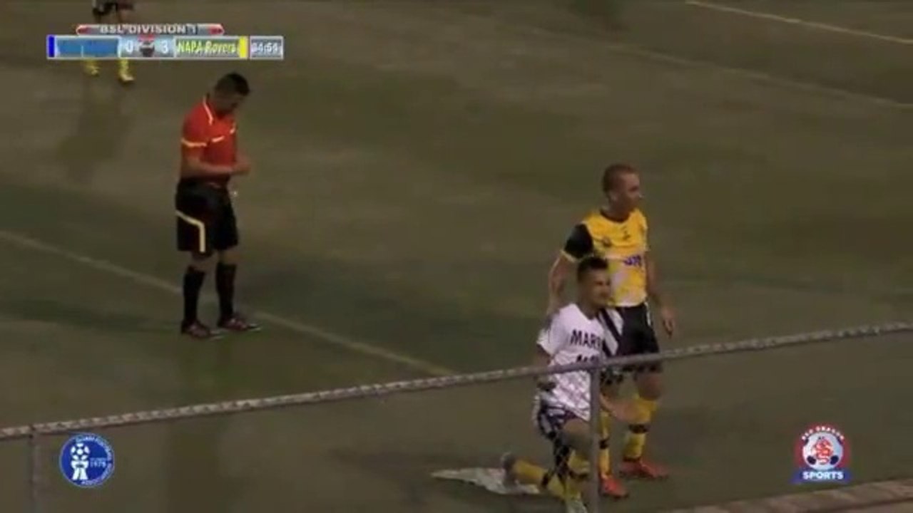 Il marque sur une bicyclette incroyable puis demande sa copine en mariage et se prend un carton