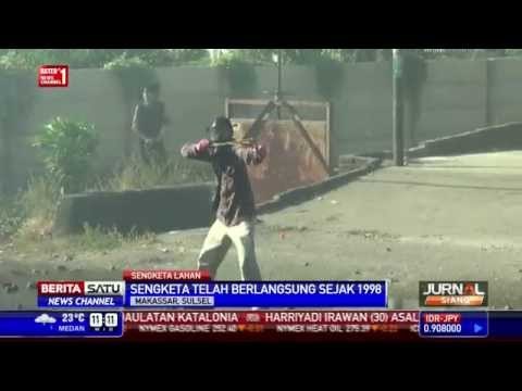 Tolak Digusur, Warga Makassar Bentrok dengan Polisi