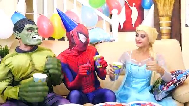 Spiderman et La Reine des Neiges! Superheros en français!