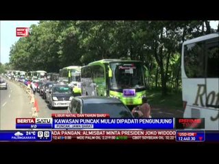 Kendaraan di Puncak Mengular 3 Kilometer