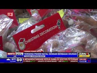 Penjual Pernak-pernik Natal di Padang Diserbu Pembeli