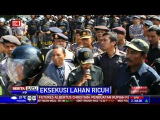 Tolak Eksekusi, Warga Mataram Lempar Bom Asap