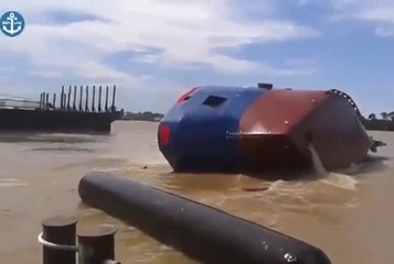 Mise à la mer d'un bateau bien ratée... Adieu!
