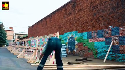 Олень заглядывает в окна школы. №11.