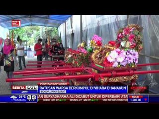 Jelang Perayaan Cap Gomeh, Warga Tionghoa Penuhi Vihara Dhanagun