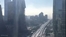 Pékin : à partir de son bureau, il filme le rapide ensevelissement de la ville sous un nuage de smog. Effrayant !