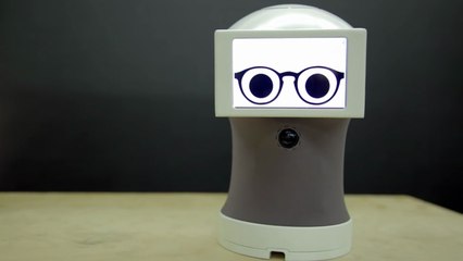 Peeqo, le robot qui répond par des GIF