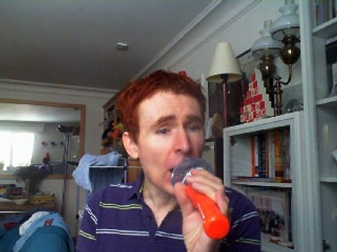 Wiwi égratigne dans un camion de Dominique A