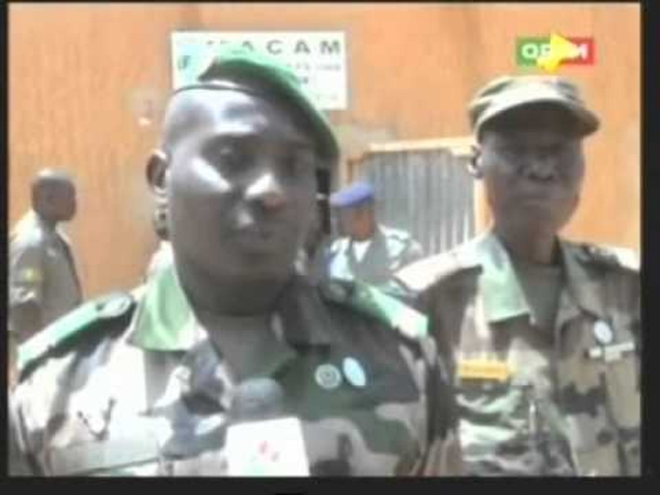 Visite du Colonel Major du théâtre Mali ba Inoussa Baradji Maiga à la 2eme Compagnie.