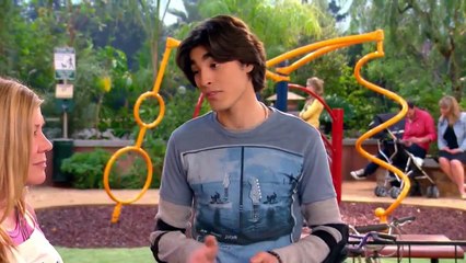 Dog With A Blog - S02 E5 Tyler Gets A Grillfriend