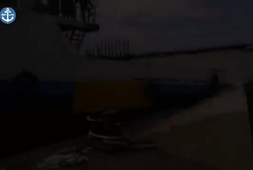 La mise à l’eau d’un gros bateau ne se passe pas comme prévu