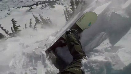 Il se retrouve pris dans une avalanche