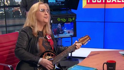 Melissa Etheridge performs a love song for Alex Smith