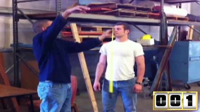 600 coups dans les couilles en 600 secondes