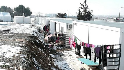 Migrants face bleak winter in snow-covered Greek camps