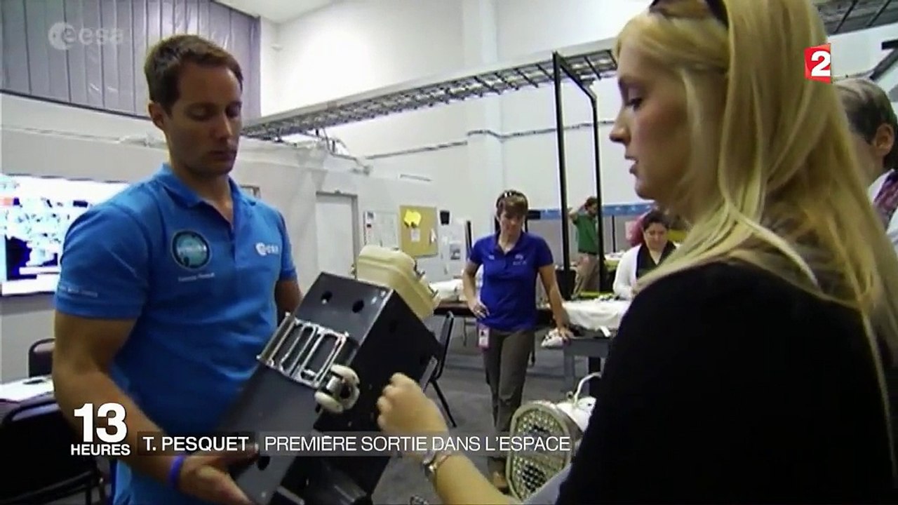 Première sortie dans l'espace pour l'astronaute Thomas Pesquet