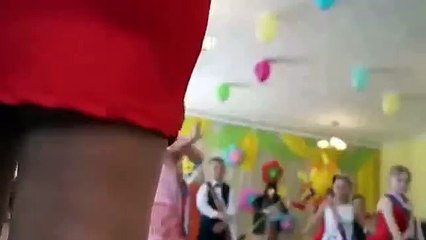 папа снимает утренник в детском саду