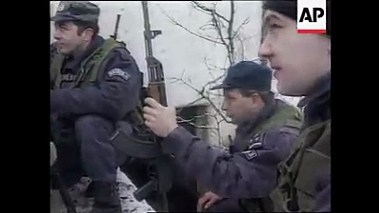 Betejë mes ushtrisë dhe milicisë serbe dhe UÇK-së, 5 policë mbesin të plagosu...