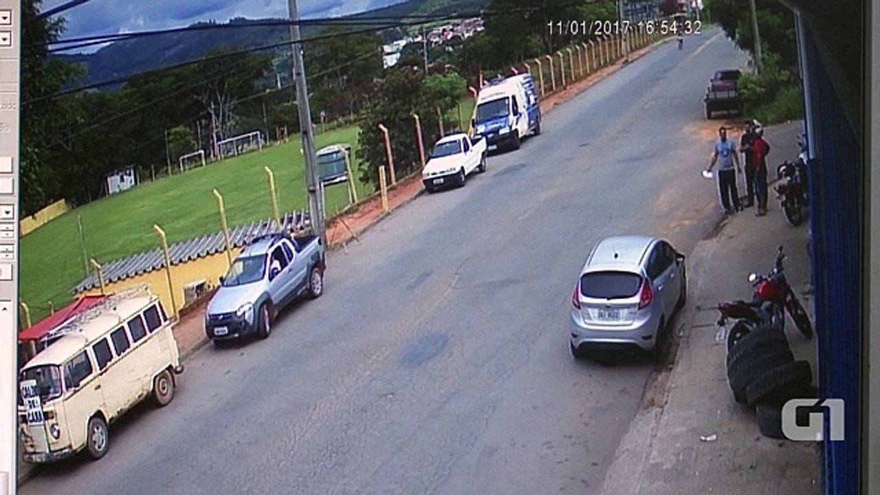 Un motard percute de plein fouet un camion et n’a miraculeusement que quelques blessures