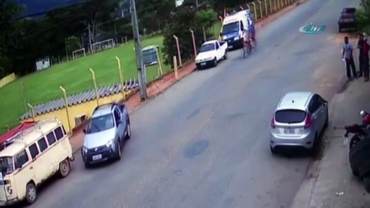 Gözlerinize inanamayacaksınız: Bu kazadan kurtuldu