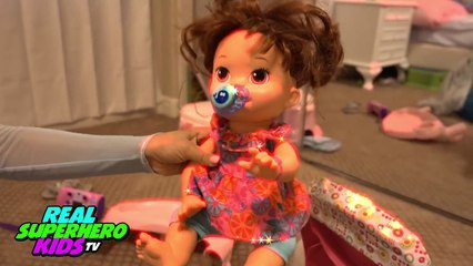 FROZEN ELSA PREGNANT VS SPIDERMAN DELIVERS SPIDERBABY MINNIE MOUSE TWINS w/ Pink SpiderGirl