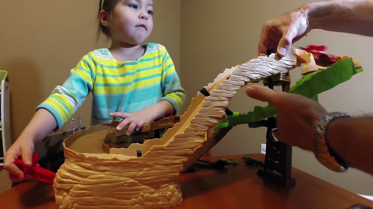 Cars Off-Road Rally Track Toy (Radiator Springs 500 Race) Featuring Lightning McQueen!