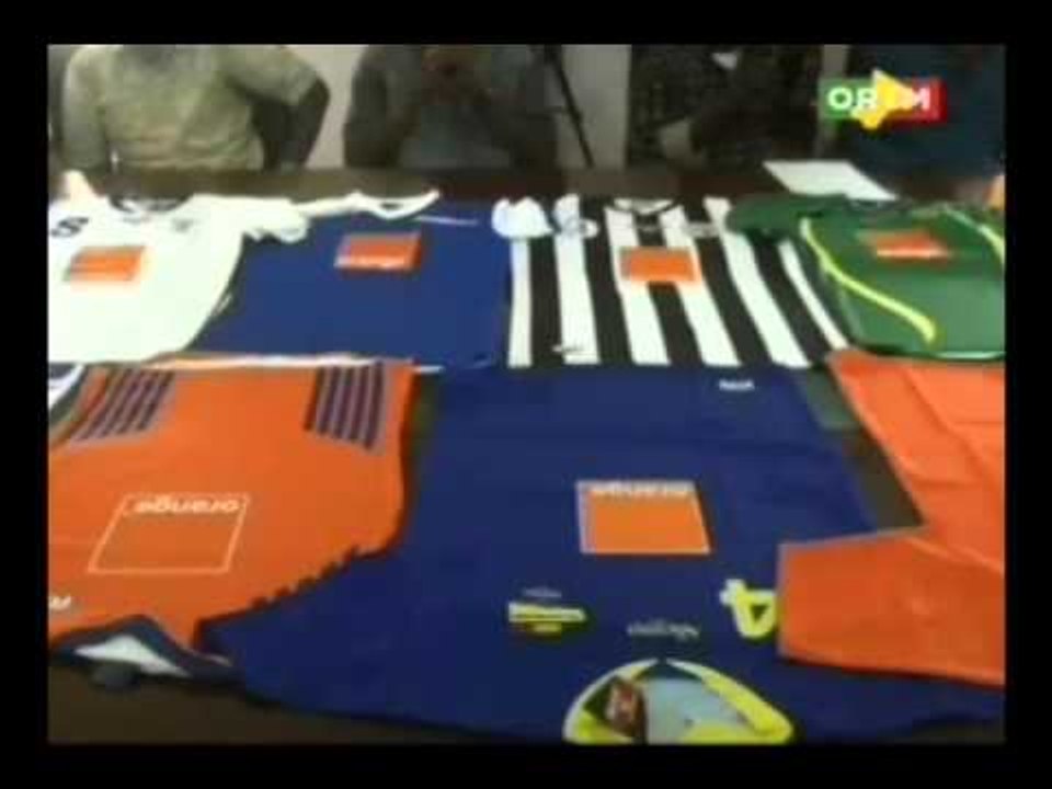 La fédération malienne de football et Orange Mali font des don aux équipes de 1 ère division