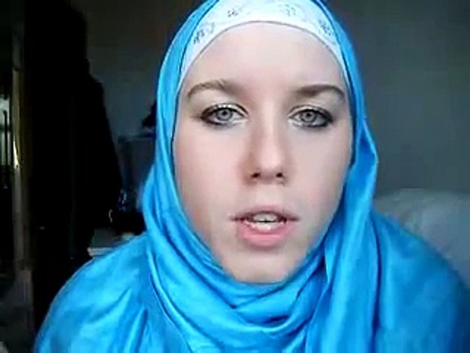 British Girl Converted to Islam (2010)