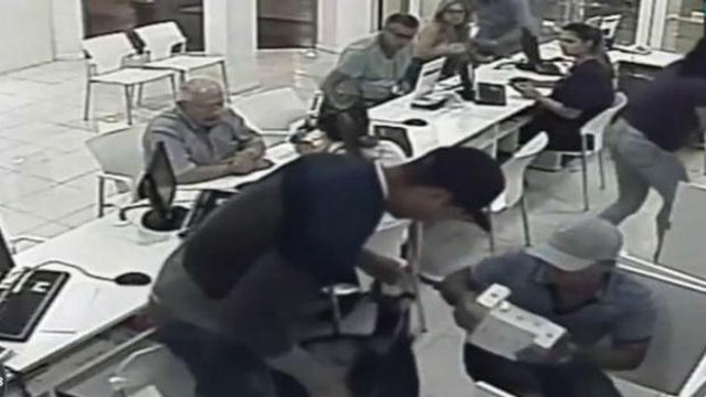Criminosos trocam tiros com seguranças em supermercado de Porto Alegre