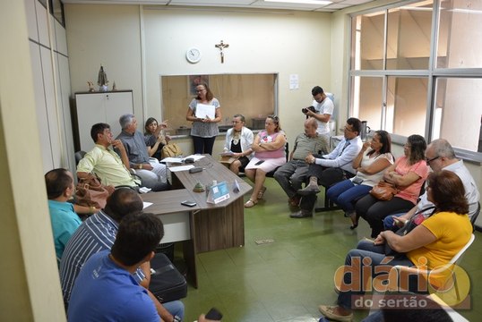 Prefeito e sindicato não chegam a acordo sobre salários atrasados em Ipaumirim-CE