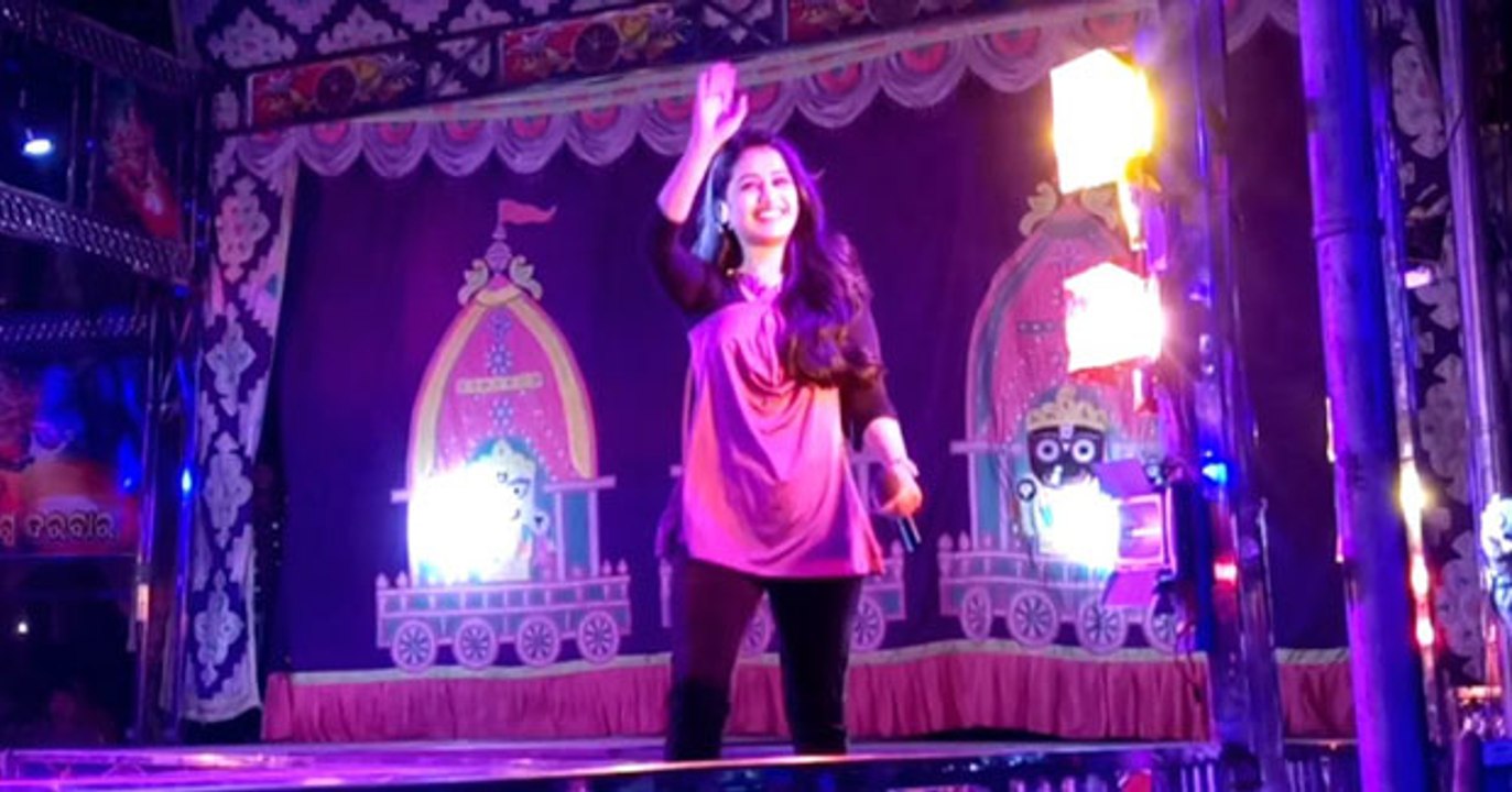 Odia Film Actress Elina samantray Dance in Jatra Melody Program.