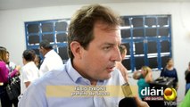 Prefeito se reúne com servidores, promete pagar salários atrasados