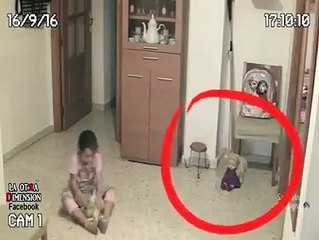 Babai vendos kamera ne shtepi