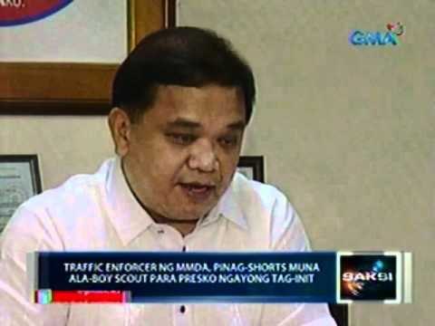 Saksi: Traffic Enforcer ng MMDA, pinag-shorts muna ala-boy scout para presko ngayong tag-init